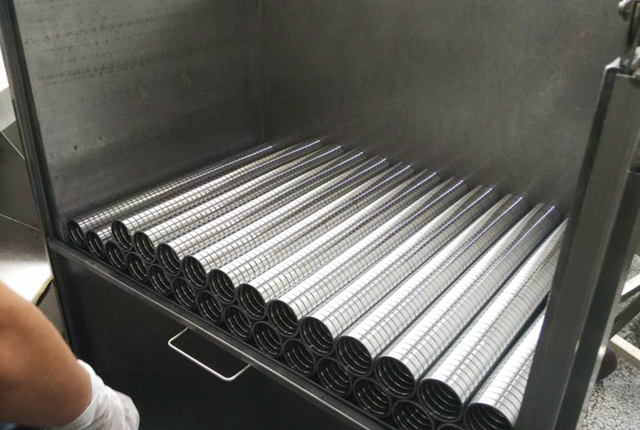 應用水性清洗機進行不銹鋼零部件清洗案例